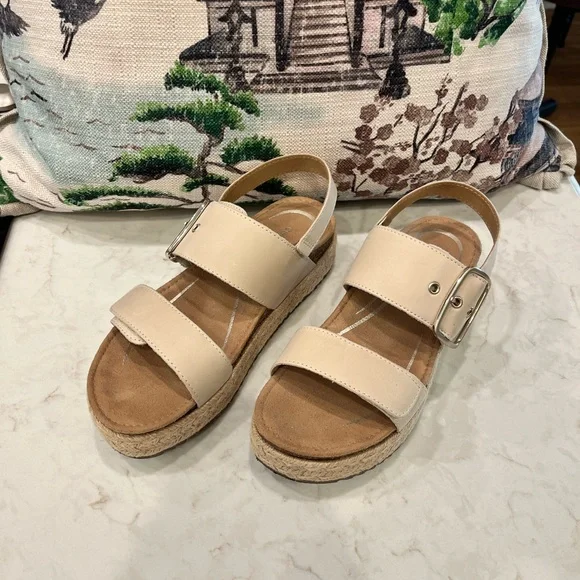 Aetrex Women's Tan Strap Sandals - Picture 7 of 8